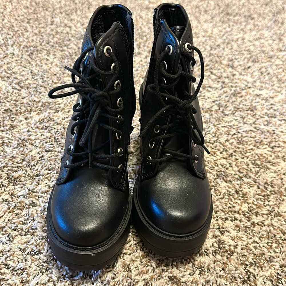 SODA PLATFORM BOOTS. GENTLY WORN.